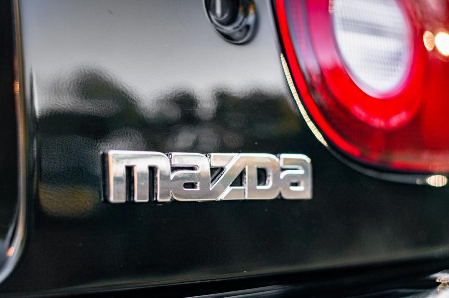Логотип Mazda Miata Limited Edition (NA) 1993 года  (фото 28 из 121)